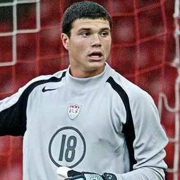 探索范特西足球经理2微信登录功能：打造个人专属足球队，体验不一样的游戏玩法