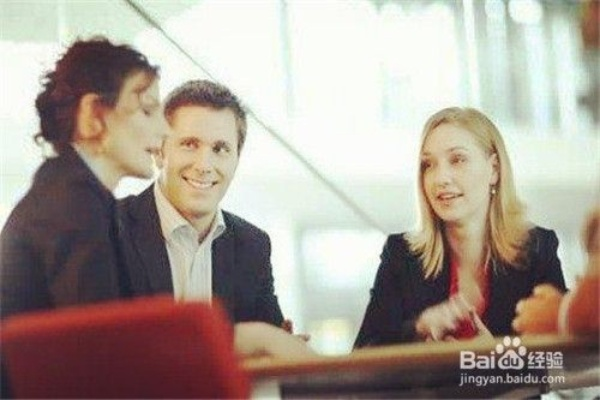 探究社交场合中使用'喋喋不休'的优雅替代词:如何巧妙运用语言摆脱被贴上'神叨叨'标签