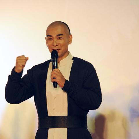 怒海雄风:纵横海洋,征服挑战,展现无畏勇气与决心的壮丽风采 怒海雄风:纵横海洋,征服挑战,展现无畏勇气与决心的壮丽风采