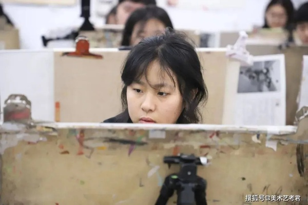 女生刷绘卷的都是怀揣梦想,勇往直前的追逐者。