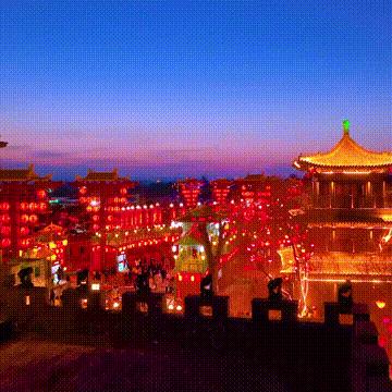 探讨现代建筑艺术中的诗意表达:以‘楼宇之上朦胧如诗’为视角的深度解析