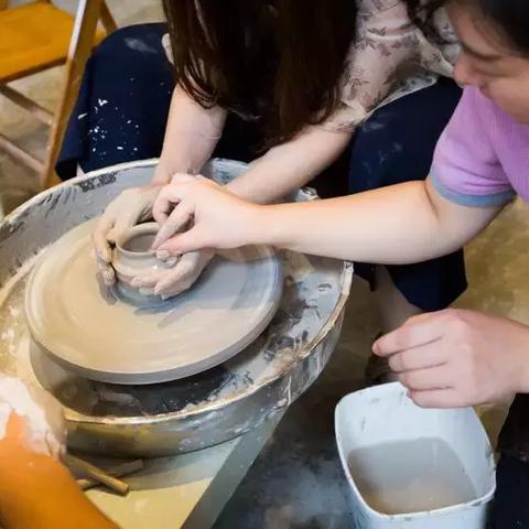 探讨网络流行剧《呆萌骑士》下架背后的版权争议和网文监管趋严问题