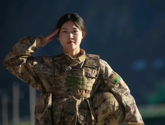 荒野女战士满天星版 美少女：勇敢无畏的星辰少女，征战荒野，守护忠诚