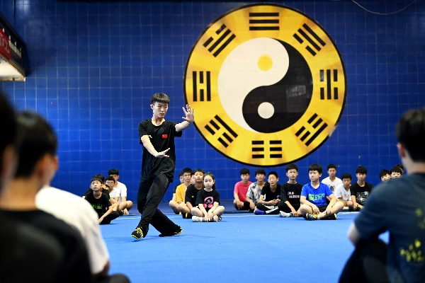 全民武馆阵法：打造全民健身新风尚，传承传统武术文化的创新之路。