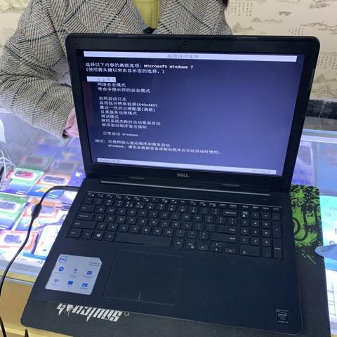 当你的笔记本电脑键盘突然不能使用了，该如何有效进行故障排查和修复呢？