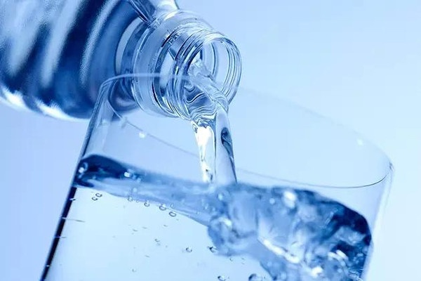 (纯水是不是化合物)纯水是化合物吗？解析纯水的化合物特性及相关知识